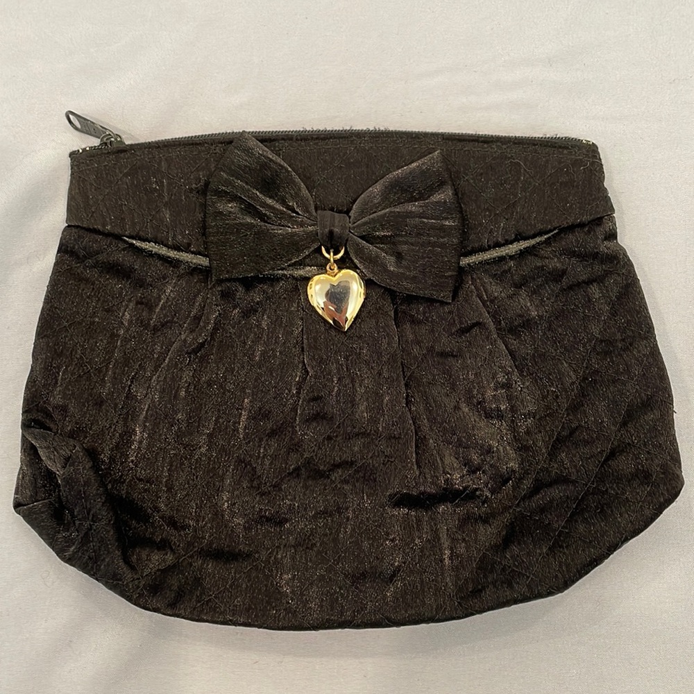 Women cosmetics pouch
